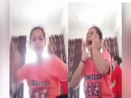 small girl making reelsm mother slaps, video goes viral | अभ्यास सोडून मोबाईलवर बनवत होती व्हिडिओ, आईने थेट कानशिलातच लगावली...