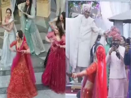 bride dancing in the wedding to welcome groom goes viral on social media | उतावळ्या नवरीनं बांधलं गुडघ्याला बाशिंग अन् नवरदेव दिसताच लागली नाचू, आनंद तिच्या गगनात मावेना!