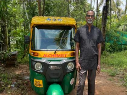 paulo coelho tweets photo on twitter of Kerala rickshaw, rikshawala become famous, alchemist written in Malayali on rikshaw | साधा रिक्षावाला पण आता झाला एका रात्रीत जागतिक स्तरावर प्रसिद्ध, काय केलं त्याने? एकदा वाचाच