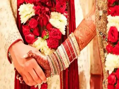 Britain : Woman marries boyfriends father reason is also quite shocking | UK : 'या' महिलेने बॉयफ्रेन्डच्या वडिलांसोबत केलं लग्न, कारण वाचून चक्रावून जाल