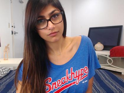 Former adult star Mia Khalifa reveals she got botox injections for armpits reason | माजी पॉर्न स्टार Mia Khalifa ने आर्मपिटमध्ये घेतलं बोटॉक्स इंजेक्शन, बिनधास्तपणे सांगितलं कारण