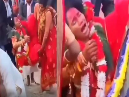 High voltage drama of the bride crying after marriage family members dragged her outside | VIDEO : पाठवणी करताना नवरीचा हाय व्होल्टेज ड्रामा, घरातील लोकांनी खेचत नेलं बाहेर आणि मग...