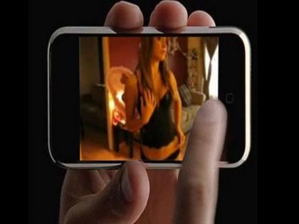 Bihar : Girl blackmail insurance agent after goes nude on video call in Patna | तरूणीने व्हिडीओ कॉल करून काढले अंगावरचे सगळे कपडे, मग सुरू झाला धक्कादायक खेळ....