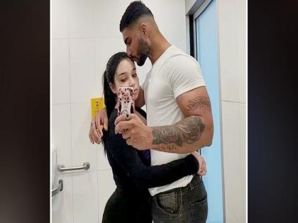 Australia : Bodybuilder cute snap with girlfriend before dumping her body in acid bath | बॉडीबिल्डरने गर्लफ्रेन्डसोबत घेतला सेल्फी, हत्या करून बॉडी अ‍ॅसिडने भरलेल्या बाथटबमध्ये टाकली