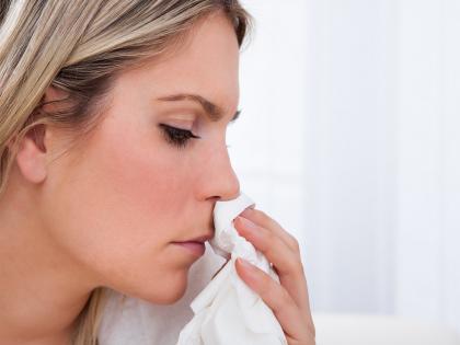 Health Tips : How to stop nose bleeding in summer | Health Tips : उन्हाळ्यात वाढू शकते नाकातून रक्त येण्याची समस्या, 'या' सोप्या घरगुती उपायांनी करा बचाव!