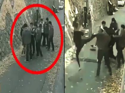 Girl single handedly beat 6 men on road shocking video goes viral | जे बात! तरूणीने एकटीने 6 तरूणांची केली धु-धु धुलाई, एकटीला पाहून देत होते त्रास