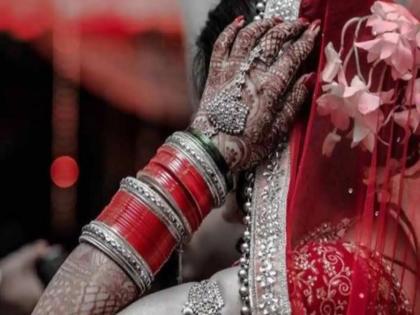 Groom didn't come to bride house on marriage day because of dowry | मेहंदी लावून नवरी नवरदेवाची वाट बघत बसली होती, पण तो वरात घेऊन आलाच नाही; कारण...