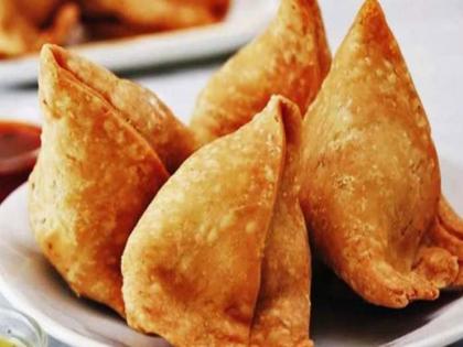 Fried samosa in the same oil can cause cancer | पुन्हा पुन्हा वापरलेल्या तेलातील समोसा ठरू शकतो कॅन्सरचं कारण, जाणून घ्या उपाय...