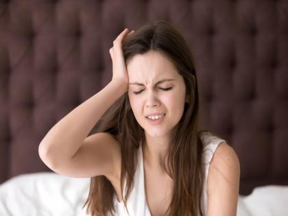 Try these natural foods and herbs to get relief from headache | पावसाळ्यात सतत होत असेल डोकेदुखीची समस्या, हे घरगुती उपाय लगेच देतील आराम...