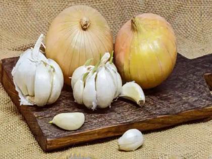 Onion and garlic peels body benefits : Onion peel benefits garlic skin benefits | Onion and garlic peels : कांदा आणि लसणाची साल फेकण्याची करू नका चूक, मिळतात भरपूर फायदे!