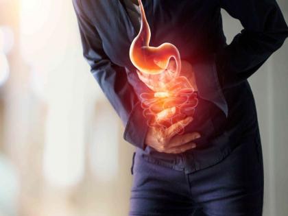 What cause you Gastritis problem? Relief tips diet control polluted air bad habits constipation | दिवसभर गॅसच्या समस्येमुळे हैराण आहात का? जाणून घ्या यामागची खरी कारणं...