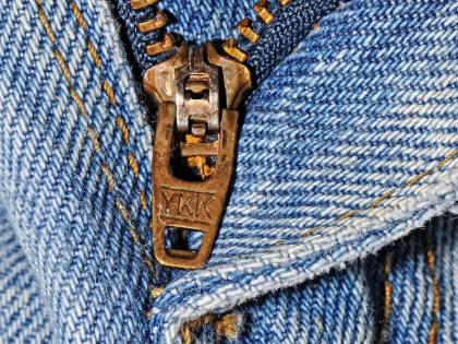 Amazing facts about ykk zipper using worldwide | तुमच्या जीन्स पॅंटच्या चेनवर असलेल्या YKK चा अर्थ तुम्हाला माहीत आहे का?