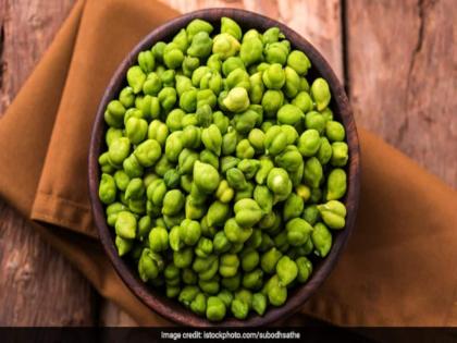 Health benefits of green chickpeas diabetes, heart disease and anemia | कोलेस्ट्रॉल, डायबिटीज, जाडेपणावर रामबाण उपाय ठरतो हरभरा, जाणून घ्या आरोग्यदायी फायदे...