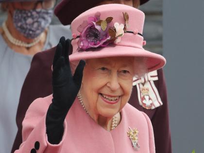 Queen Elizabeth II death : Total assets of queen and what is income source now holds the empire | Queen Elizabeth II death : आपल्या मागे किती संपत्ती सोडून गेली ब्रिटनची राणी एलिजाबेथ द्वितीय, कुणाला मिळणार ही संपत्ती?