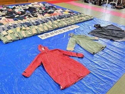 Japanese man obsessed with women raincoat stole 360 in 13 years | व्यक्तीला लागली होती महिलांचे रेनकोट चोरण्याची चटक, कारण वाचून व्हाल हैराण