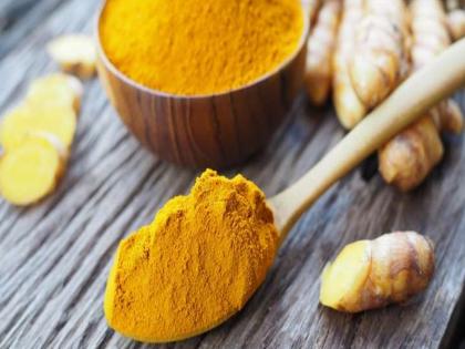 Who should not eat turmeric spice side effects diabetes jaundice stones bleeding | या लोकांनी चुकूनही खाऊ नये हळद, आरोग्यासाठी पडू शकतं महागात