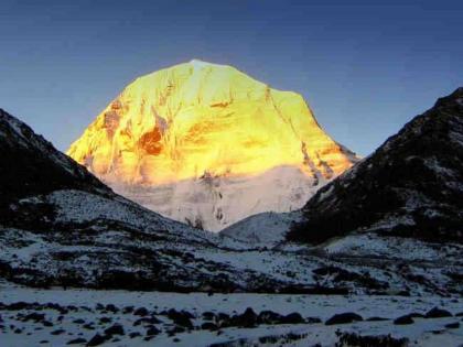 Know why no one has climbed Kailash mountain till now | आजपर्यंत का कुणीच कैलास पर्वत सर करू शकले नाही, काय आहे कारण?