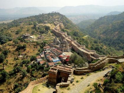 Kumbhalgarh fort second largest wall world, you should visit this place | चीननंतर या किल्ल्यात आहे जगातली सगळ्यात मोठी भिंत, जाणून घ्या कधी आणि कसे जाल?