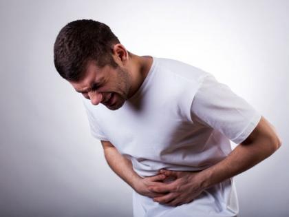 Toxic gut symptoms know signs of stomach distress | आतड्यांमध्ये विषारी पदार्थ जमा झाले तर होतात या समस्या, आजच करा साफ...