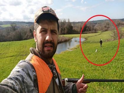 Pet dog accidentally press the trigger of gun his owner death during hunting trip | शिकार करायला गेला होता तरूण, पाळीव श्वानाने 'झाडली' बंदुकीची गोळी; झाला त्याचा मृत्यू