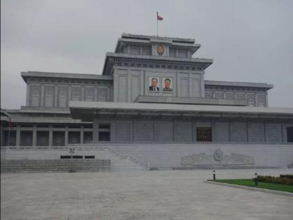 Kim Jong Un father and grandfather dead bodies still safe in this palace | किम जोंगने आजही त्याचे वडील आणि आजोबांचा मृतदेह ठेवला आहे सुरक्षित, येणारा खर्च वाचून व्हाल अवाक्....