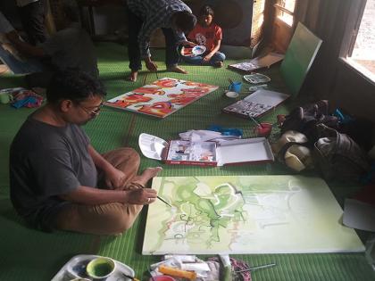 Responding to the state painting camp | कलेच्या रंगात रंगला बहिणाबार्इंचा जीवनपट, नशिराबाद येथे राज्य चित्रकला शिबिरास प्रतिसाद