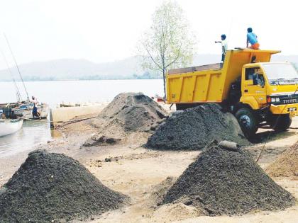 Sand will be distributed cheaply for construction in the district; It was decided to distribute two lakh 48 thousand 533 brass sand | जिल्ह्यात बांधकामांसाठी रेतीचे होणार स्वस्तात वाटप; दोन लाख ४८ हजार ५३३ ब्रास रेती वाटपाचा घेतला निर्णय