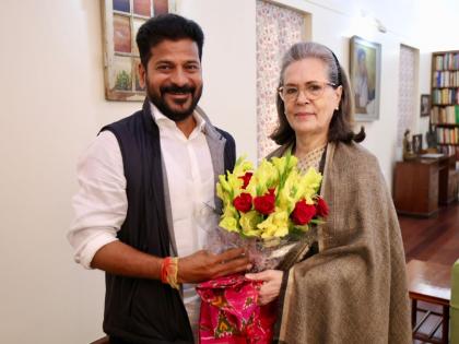 "Sonia Gandhi is our goddess. She...", Telangana Chief Minister Revanth Reddy showered praises | "सोनिया गांधी आमच्या देवी आहेत, त्यांनी…”, तेलंगाणाचे मुख्यमंत्री रेवंत रेड्डी यांनी उधळली स्तुतीसुमने   