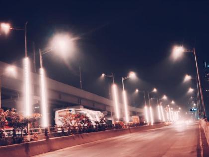 On the occasion of Diwali, the streets of Goregaon were illuminated with attractive electric lights | दीपावली निमित्त आकर्षक विद्युत रोषणाईने गोरेगावचे रस्ते झाले प्रकाशमय