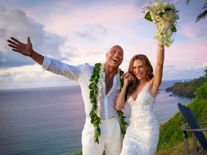 Good News! Dwayne The Rock Johnson Has Married His Girlfriend Lauren Hashian In Hawaii | Good News! द रॉक अडकला लग्नबेडीत, सोशल मीडियावर शेअर केले खास क्षण