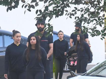 Ranbir Kapoor-Alia Bhatt went for a walk with Lekki, a glimpse of Raha! | रणबीर कपूर-आलिया भट लेकीसोबत निघाले वॉकला, दिसली राहाची झलक !