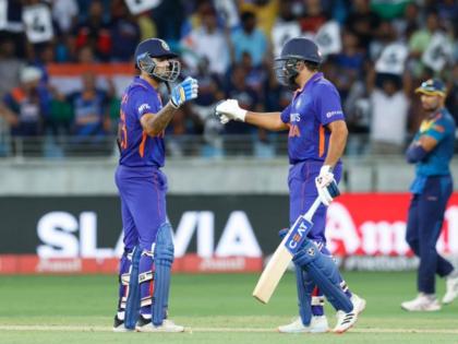 Asia Cup 2022, IND vs SL : Captain Rohit Sharma scored 72 runs from 41 balls, India scores 173/8 | Asia Cup 2022, IND vs SL : Rohit Sharma, सूर्यकुमार यादव जबरदस्त खेळले; अन्य फलंदाज ढेपाळले! श्रीलंकेने कमबॅक केले 