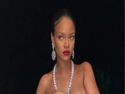 Popstar Rihanna Poses Topless For Her Lingerie Brand With Ganesha Necklace | रिहानाच्या या कृत्याचं समर्थन कराल का? टॉपलेस होऊन....