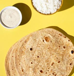 चपाती आणि भात एकत्र खाणं योग्य की अयोग्य? दोन्ही गोष्टी एकत्र खाण्याचे फायदे आणि नुकसान!