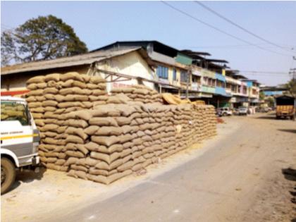 Purchase of 23,000 quintals of paddy at Pen guarantee center | पेणच्या हमीभाव केंद्रावर तब्बल २३ हजार क्विंटल भाताची खरेदी