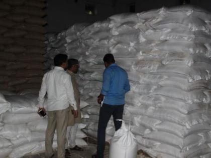 Karnataka rice at cheap grain shops | स्वस्त धान्य दुकानांवर कर्नाटकचा तांदूळ