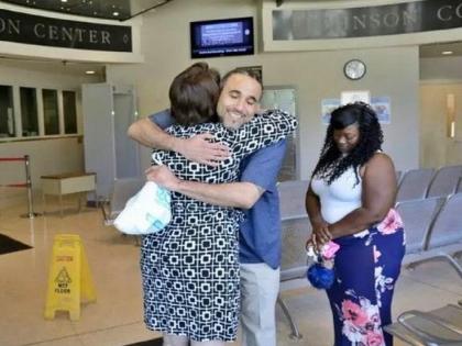 रिचर्डची 17 वर्षानंतर सुटका रिचर्डची 17 वर्षानंतर सुटका