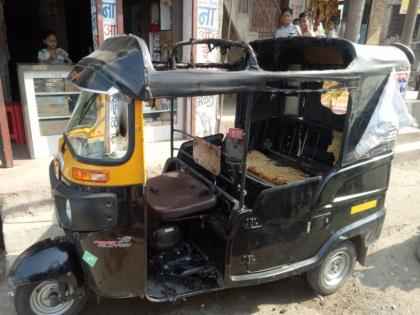 Rickshaw burnt in Jalgaon | जळगावातील कांचननगरात उभी रिक्षा जाळली