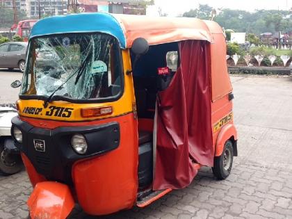 In the welfare of women rickshaw driver, unsafe, rickshaw collision | कल्याणमध्ये महिला रिक्षा चालक असुरक्षित, रिक्षाची केली तोडफोड