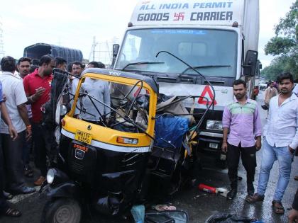 4 vehicles accident in Nashik; The fire burned severely, injuring 7 | नाशिकमध्ये 4 वाहनांचा विचित्र अपघात; आगीत दोघे गंभीरपणे भाजले, 7 जखमी