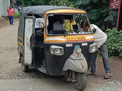 When the bandh was going on the protesters saw the passengers in the rickshaw and broke the rickshaw, A three year old girl was injured in sangli | रिक्षाच्या तोडफोडीत चिमुकली जखमी, अन् आंदोलकांना पश्चाताप; सांगलीतील प्रकार