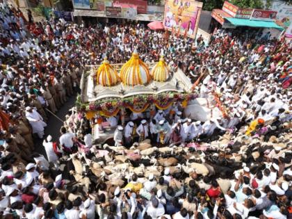 welcome to sant tukaram maharaj palkhi in indapur city | Video: "काटेवाडीच्या अंगणी, मेंढ्या धावल्या रिंगणी", तुकोबांची पालखी इंदापूरात दाखल