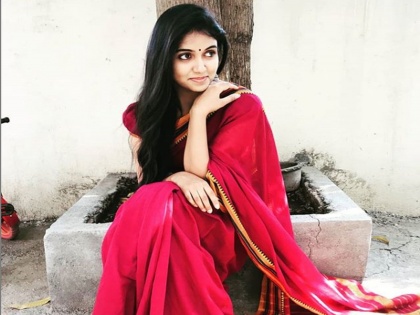 Sairat fame Rinku Rajguru looking very beautiful in her Instagram picture | साडीमध्ये खुलून आलंय रिंकू राजगुरूचे सौंदर्य, हा फोटो पाहून पुन्हा पडाल तिच्या प्रेमात