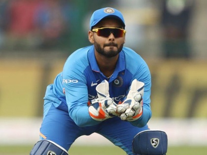 ICC World Cup 2019: Rishabh Pant omission from world cup team may be helpful for his career, read how | बरं झालं रिषभ पंतला वर्ल्ड कपसाठी नाही निवडलं, नाहीतर...