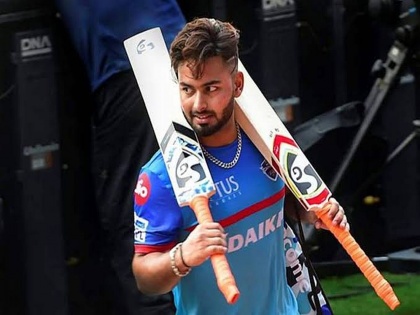 Sourav Ganguly picks Rishabh Pant over MS Dhoni while naming his fantasy IPL XI, selects himself captain | सौरव गांगुलीनं निवडला त्याचा IPL संघ; महेंद्रसिंग धोनीच्या जागी रिषभ पंतला पसंती