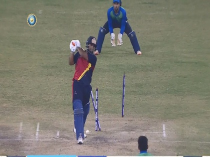 Syed mushtaq ali trophy match: Rishabh Pant’s Horrible Shot To Be Dismissed As He Fails Again | Video : रिषभ पंतचा अपयशाचा पाढा कायम; विचित्र फटका मारण्याच्या नादात दांडी गुल