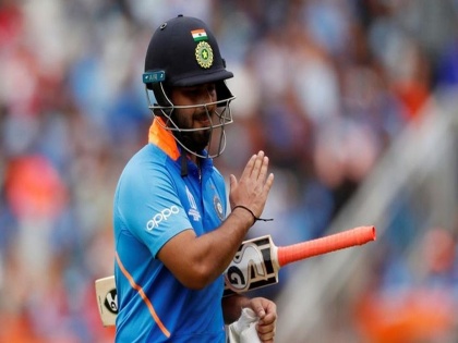 India vs Bangladesh, 3rd T20I : Please leave Rishabh Pant alone - Rohit Sharma | India vs Bangladesh, 3rd T20I : रिषभ पंतच्या निराशाजनक कामगिरीवर कर्णधार रोहित शर्मा म्हणतो...