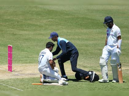 India vs Australia, 3rd Test Day 3 : Rishabh Pant received treatment after copping a blow to his elbow, Two wickets in quick succession for Australia | India vs Australia, 3rd Test : रिषभ पंतला आधी दुखापतग्रस्त केलं अन् नंतर विकेट घेतली, टीम इंडियाचे ६ फलंदाज संघ तंबूत