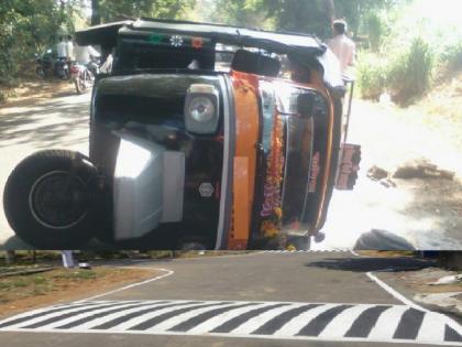 Rickshaw driver dies after overturning at speedbreaker, incident on Ichalkaranji-Takwade road | Kolhapur: गतिरोधकावरून रिक्षा उलटली; चालकाचा मृत्यू, इचलकरंजी-टाकवडे रोडवरील घटना