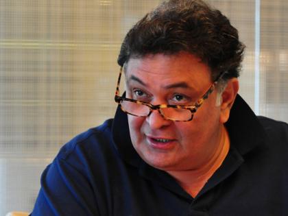 rishi kapoor criticized a fan for his poor english skills when he praised mulk | चाहत्याने केली प्रशंसा आणि बदल्यात ऋषी कपूर यांनी केले ट्रोल!!